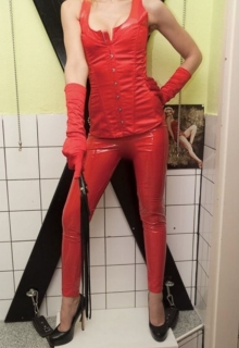 Bizarr-Skinny Lia | Peitsche - Deutschlands bestes Portal für Dominas BDSM & Fetisch