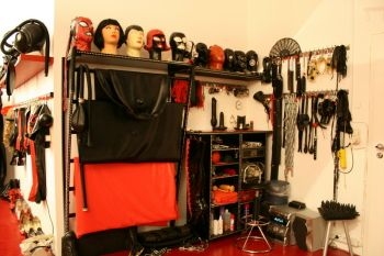 Herrin Roxana | Peitsche - Deutschlands bestes Portal für Dominas BDSM & Fetisch