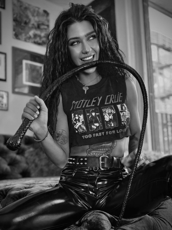 Huntress Artemis | Peitsche - Deutschlands bestes Portal für Dominas BDSM & Fetisch