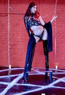 Holy Rose Fury | Peitsche - Deutschlands bestes Portal für Dominas BDSM & Fetisch