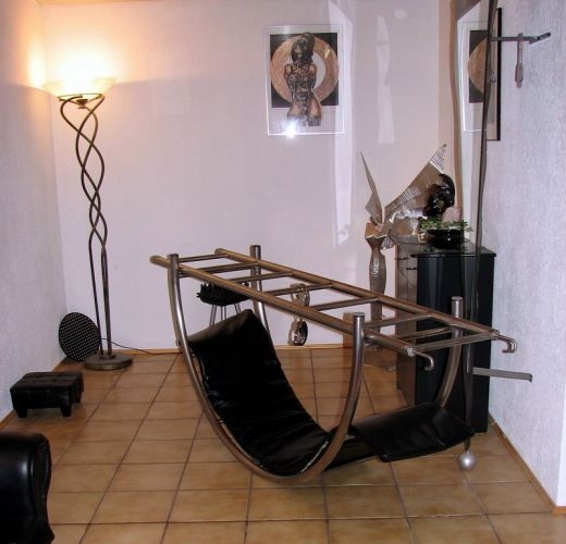 Herrin Roxana | Peitsche - Deutschlands bestes Portal für Dominas BDSM & Fetisch
