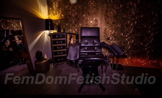 FemDom Fetish Studio | Peitsche - Deutschlands bestes Portal für Dominas BDSM & Fetisch