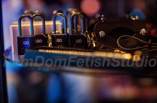 FemDom Fetish Studio | Peitsche - Deutschlands bestes Portal für Dominas BDSM & Fetisch