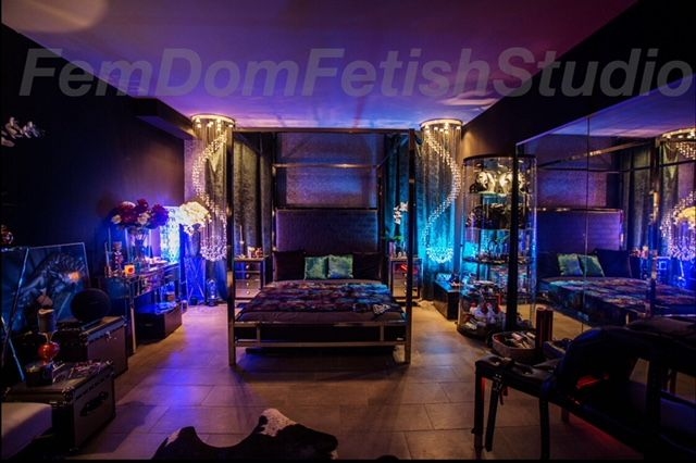 FemDom Fetish Studio | Peitsche - Deutschlands bestes Portal für Dominas BDSM & Fetisch