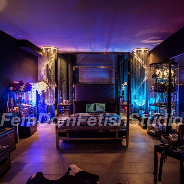 FemDom Fetish Studio | Peitsche - Deutschlands bestes Portal für Dominas BDSM & Fetisch