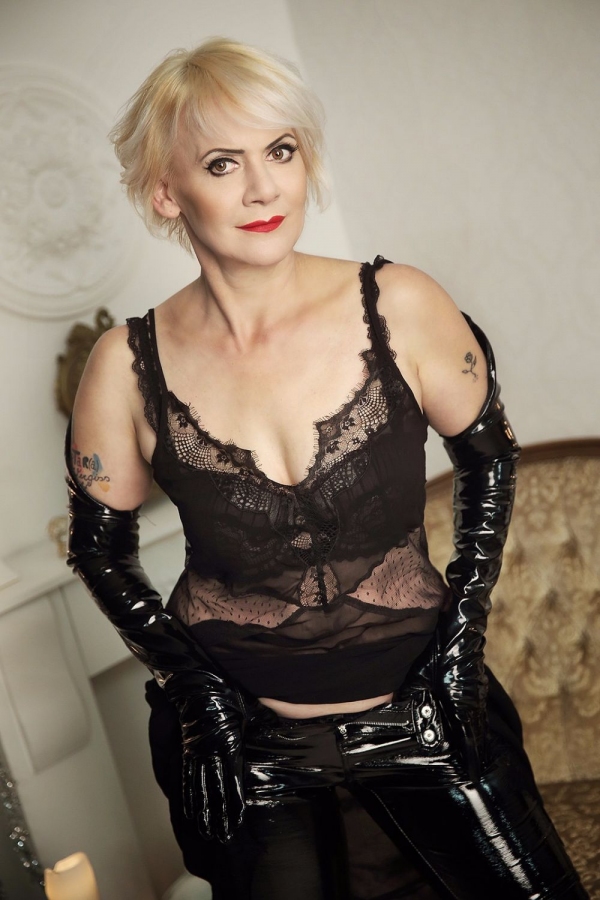 Mistress Blandine | Peitsche - Deutschlands bestes Portal für Dominas BDSM & Fetisch