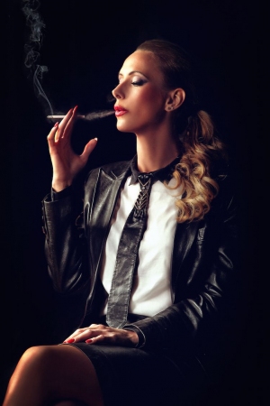 Miss Kiara | Peitsche - Deutschlands bestes Portal für Dominas BDSM & Fetisch