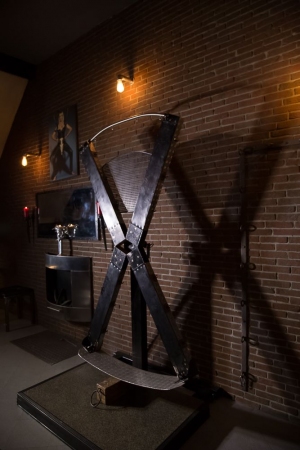 Das Domizil der Gräfin | Peitsche - Deutschlands bestes Portal für Dominas BDSM & Fetisch
