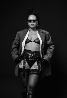 Kiki Reyna | Peitsche - Deutschlands bestes Portal für Dominas BDSM & Fetisch