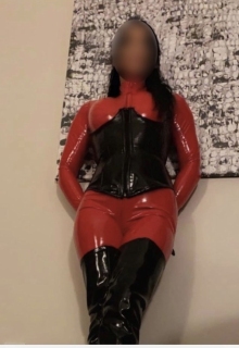 Lady Emmi | Peitsche - Deutschlands bestes Portal für Dominas BDSM & Fetisch