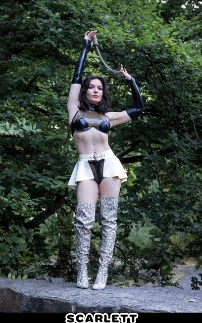 Domina Scarlett - Dominastudio Das bizarre Stahlwerk - Bizarrerotik in Bochum, NRW, dominaführer für Bochum, Nordrhein-westfalen deutschland | Peitsche - Deutschlands bestes Portal für Dominas BDSM & Fetisch