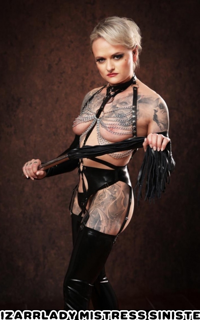 Domina Bizarrlady Mistress Sinister, bizarre Gespielin oder devote Lady in Düsseldorf, nrw | Peitsche - Deutschlands bestes Portal für Dominas BDSM & Fetisch