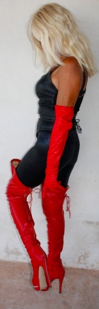 Natascha von Steinberg | Peitsche - Deutschlands bestes Portal für Dominas BDSM & Fetisch