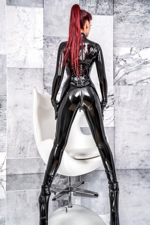 Lady Ginger | Peitsche - Deutschlands bestes Portal für Dominas BDSM & Fetisch