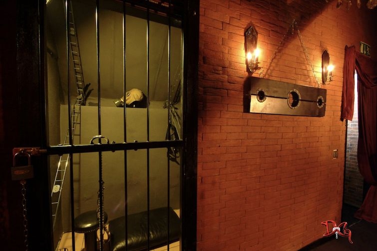 Das Domizil der Gräfin | Peitsche - Deutschlands bestes Portal für Dominas BDSM & Fetisch