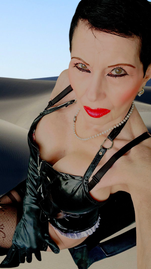 Scarlett Du Vall | Peitsche - Deutschlands bestes Portal für Dominas BDSM & Fetisch