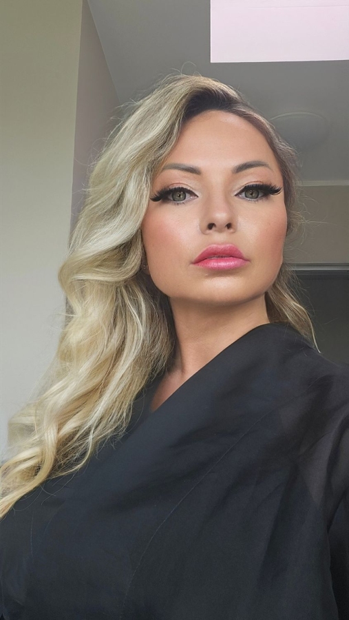 Bizarr Diva Camellia | Peitsche - Deutschlands bestes Portal für Dominas BDSM & Fetisch