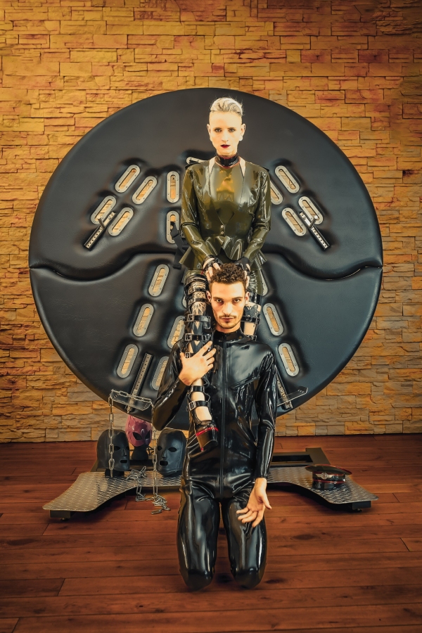 Cuckold Special | Peitsche - Deutschlands bestes Portal für Dominas BDSM & Fetisch