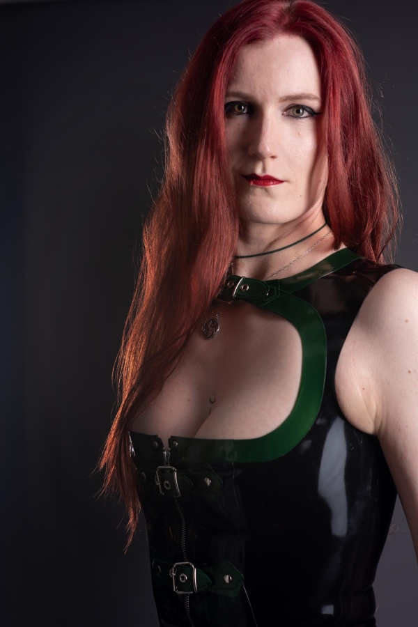 Black Valcyria | Peitsche - Deutschlands bestes Portal für Dominas BDSM & Fetisch