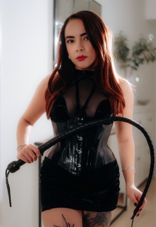 Goddess Alanis | Peitsche - Deutschlands bestes Portal für Dominas BDSM & Fetisch