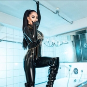 Lady Black Rose | Peitsche - Deutschlands bestes Portal für Dominas BDSM & Fetisch