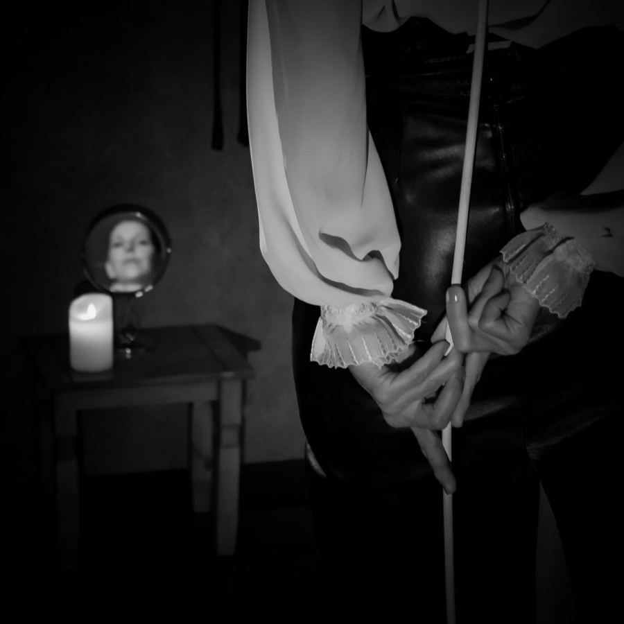 Nala Ares | Peitsche - Deutschlands bestes Portal für Dominas BDSM & Fetisch