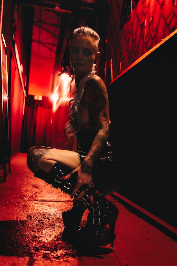 Natascha Nox | Peitsche - Deutschlands bestes Portal für Dominas BDSM & Fetisch