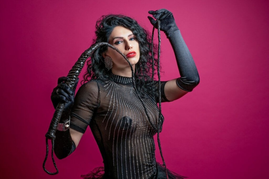Dominatrix Anya | Peitsche - Deutschlands bestes Portal für Dominas BDSM & Fetisch