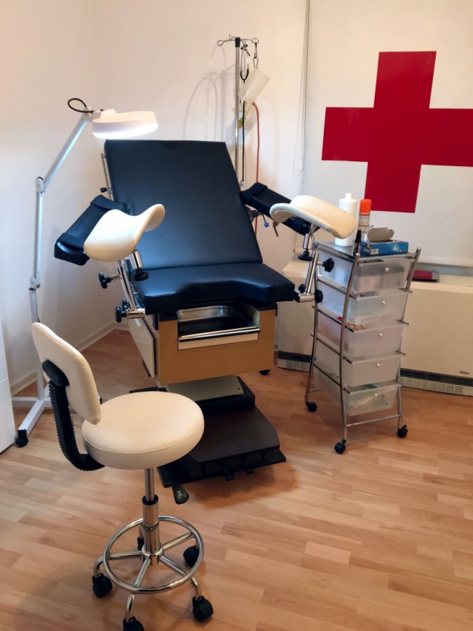 Kliniklady Christina Gold | Peitsche - Deutschlands bestes Portal für Dominas BDSM & Fetisch