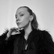 Jungdomina Sasha Báthory | Peitsche - Deutschlands bestes Portal für Dominas BDSM & Fetisch