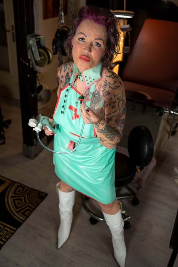 Fachklinikerin Lady Ronja | Peitsche - Deutschlands bestes Portal für Dominas BDSM & Fetisch