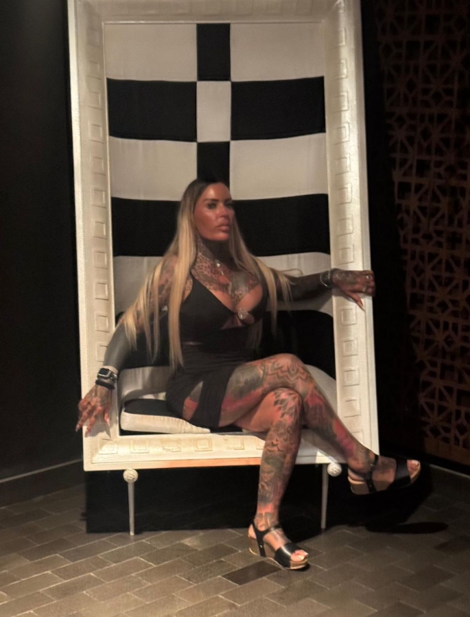 Lady Lara Steel | Peitsche - Deutschlands bestes Portal für Dominas BDSM & Fetisch