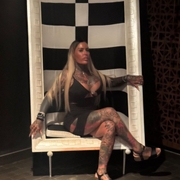 Lady Lara Steel | Peitsche - Deutschlands bestes Portal für Dominas BDSM & Fetisch