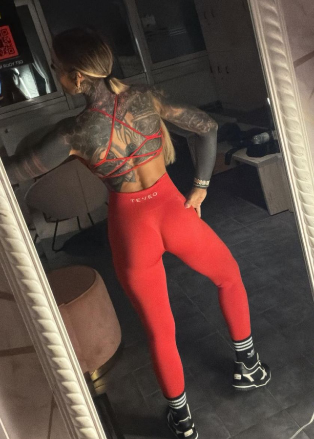 Lady Lara Steel | Peitsche - Deutschlands bestes Portal für Dominas BDSM & Fetisch