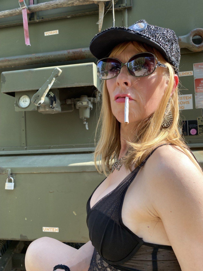 Lady Mahara | Peitsche - Deutschlands bestes Portal für Dominas BDSM & Fetisch