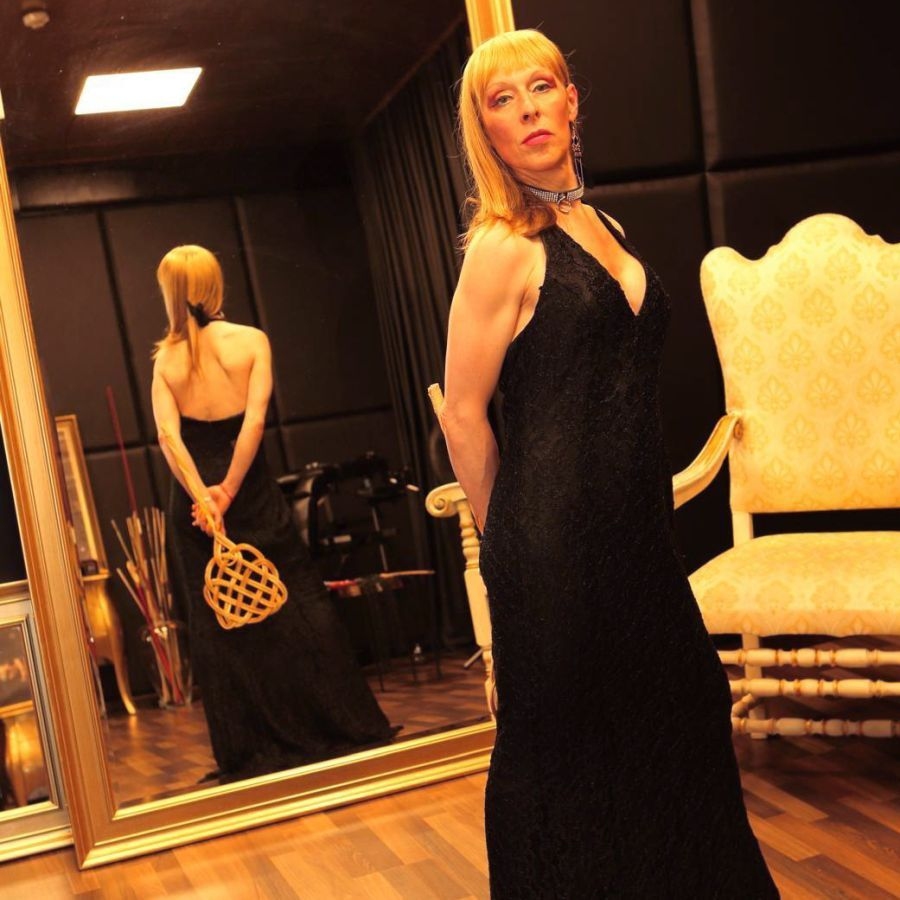 Lady Mahara | Peitsche - Deutschlands bestes Portal für Dominas BDSM & Fetisch