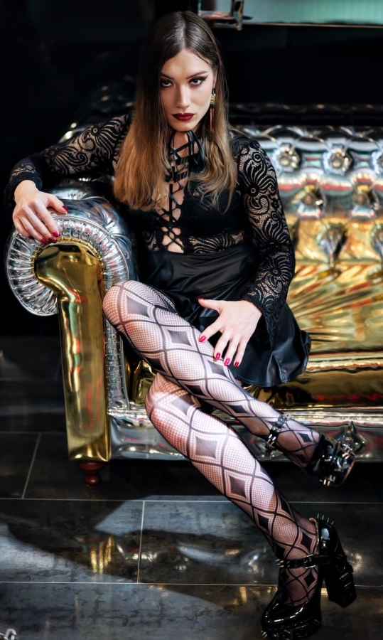 Little Miss Sofi | Peitsche - Deutschlands bestes Portal für Dominas BDSM & Fetisch