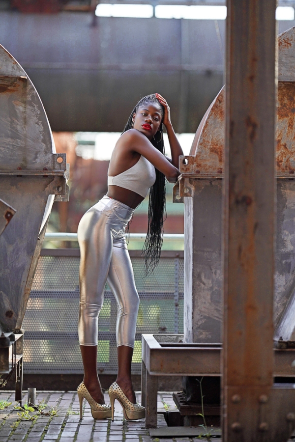 Miss Anastasia | Peitsche - Deutschlands bestes Portal für Dominas BDSM & Fetisch