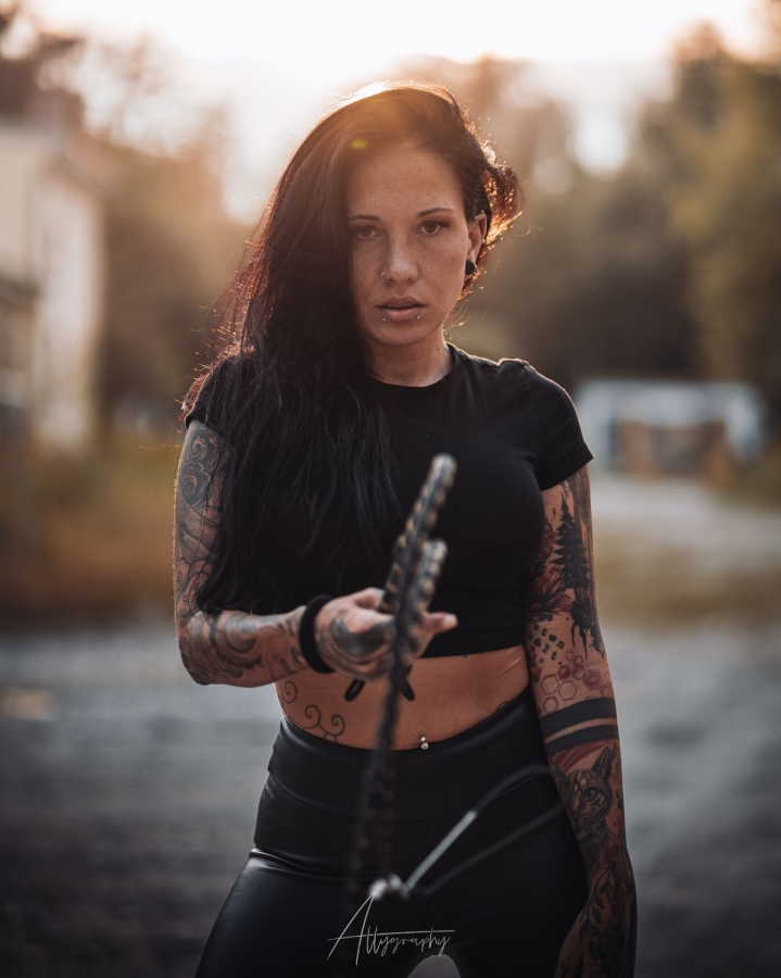 Miss Mira Winchester | Peitsche - Deutschlands bestes Portal für Dominas BDSM & Fetisch