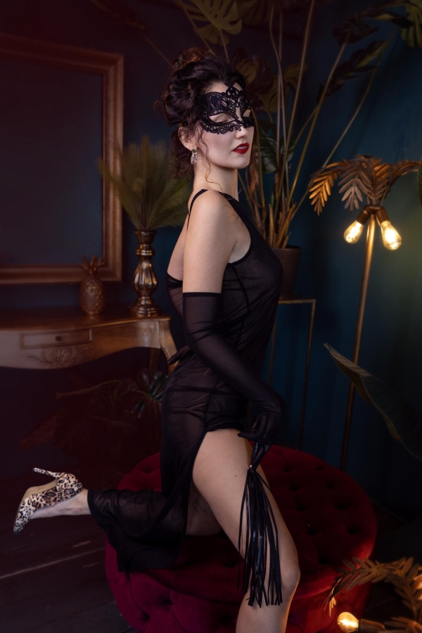 Domina Miss Sayuri | Peitsche - Deutschlands bestes Portal für Dominas BDSM & Fetisch