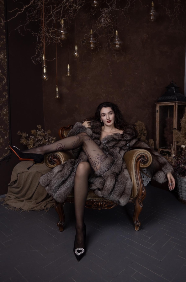 Domina Miss Sayuri | Peitsche - Deutschlands bestes Portal für Dominas BDSM & Fetisch