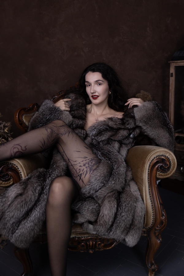 Domina Miss Sayuri | Peitsche - Deutschlands bestes Portal für Dominas BDSM & Fetisch