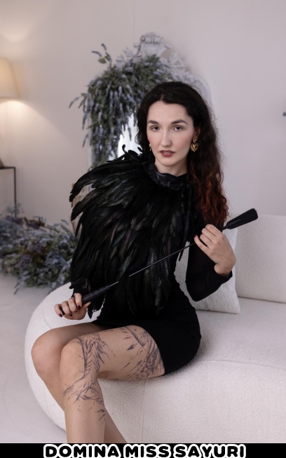 Miss Sayuri - Domina in Wien - Dominastudios, Österreich, Studio Darkest Dreams, Dominaführer Wien, Österreich, Berlin | Peitsche - Deutschlands bestes Portal für Dominas BDSM & Fetisch