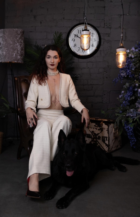 Domina Miss Sayuri | Peitsche - Deutschlands bestes Portal für Dominas BDSM & Fetisch