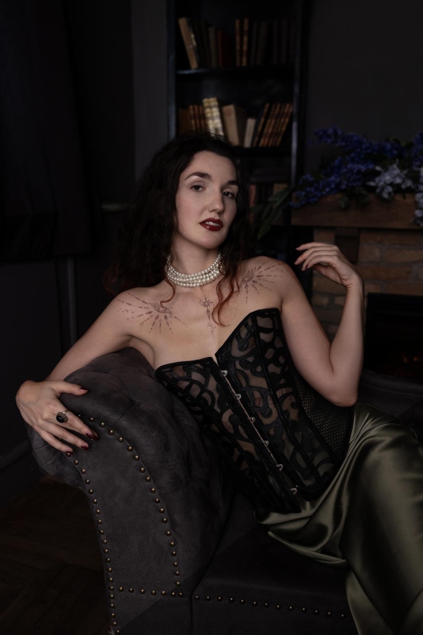 Domina Miss Sayuri | Peitsche - Deutschlands bestes Portal für Dominas BDSM & Fetisch