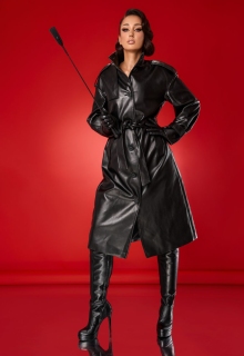 Miss Saphira | Peitsche - Deutschlands bestes Portal für Dominas BDSM & Fetisch
