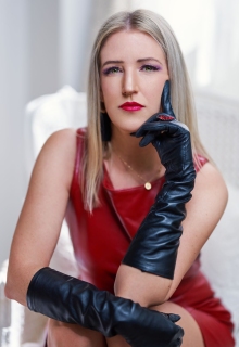 Rabea Cross | Peitsche - Deutschlands bestes Portal für Dominas BDSM & Fetisch