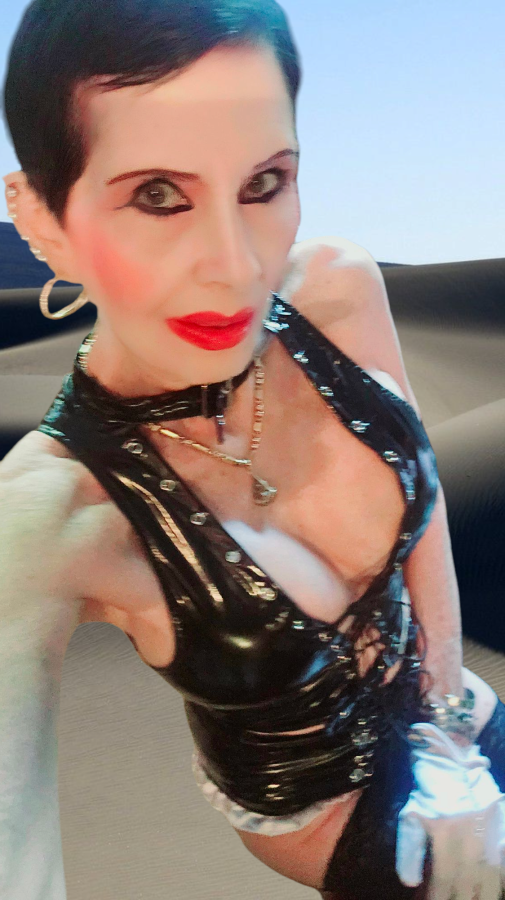 Scarlett Du Vall | Peitsche - Deutschlands bestes Portal für Dominas BDSM & Fetisch
