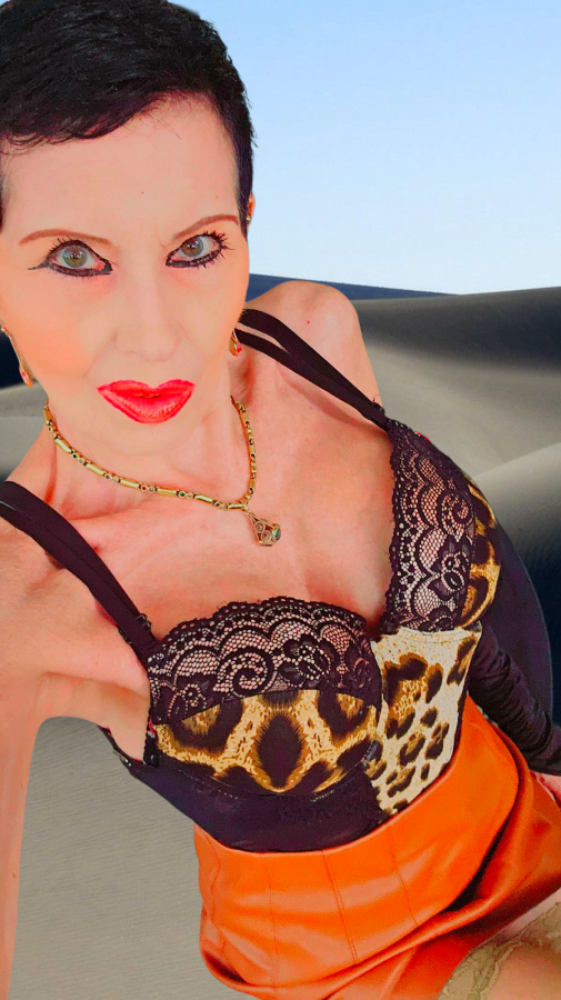Scarlett Du Vall | Peitsche - Deutschlands bestes Portal für Dominas BDSM & Fetisch