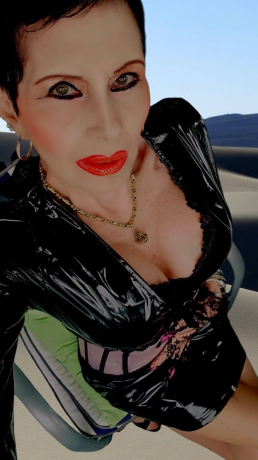 Scarlett Du Vall | Peitsche - Deutschlands bestes Portal für Dominas BDSM & Fetisch
